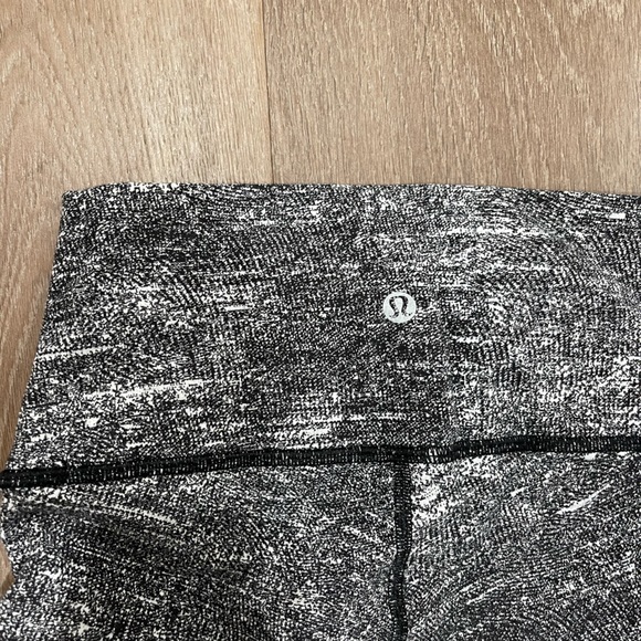 LULULEMON WUNDER UNDER CROPPED LEGGINGS - Picture 6 of 7